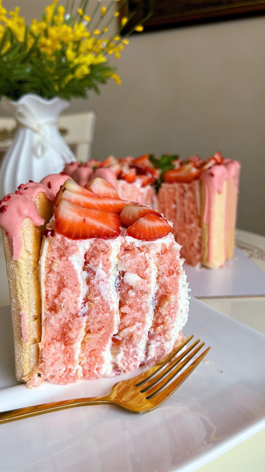 Delicious Strawberry Cake