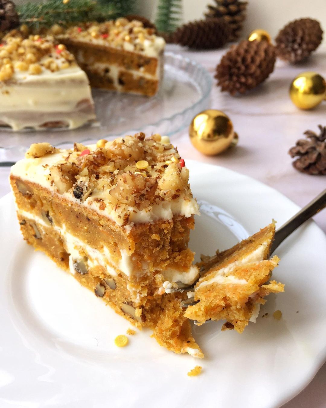 Spicy Christmas carrot cake with walnuts